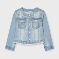 Mayoral-kurtka-z-aplikacja-dla-dziewczynki-blue-jeans-jasny-jeans-110-116-21-03478-062-800-1.jpg