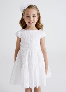 Elegancka sukienka Mayoral biała na lato 110-128-3909-1