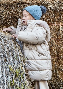 Długa kurtka zimowa Mayoral dziewczęca beżowa 122-128-134-140-15-04447-059