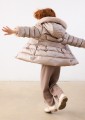 Ciepla-kurtka-zimowa-Mayoral-dziewczeca-dluzsza-dluga-bezowa-orzechowa-110-116-122-128-z-polyskiem-z-misiem-promocja-16-04422-040-L-2.JPG