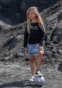 mashMNIE REVOLUTION bluza dla dziewczynki czarna